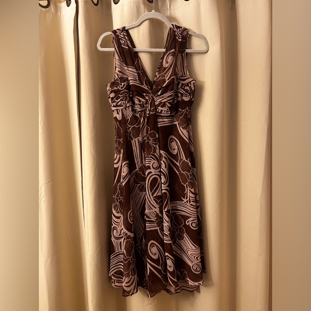 Flowy Summer Dress, brown and beige, zips up in the back, 41 1/2 “ length, sz 8